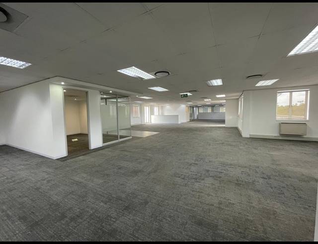 2,422M² OFFICE FOR SALE IN BRYANSTON